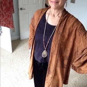 BOGO‼️Beautiful open tribal top & black lace cami.